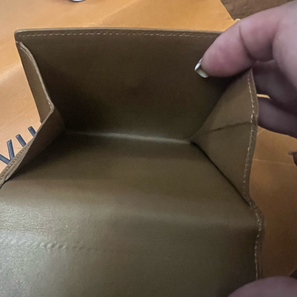 Louis Vuitton gold vernis mat compact wallet 🔥🔥 - Picture 6 of 7